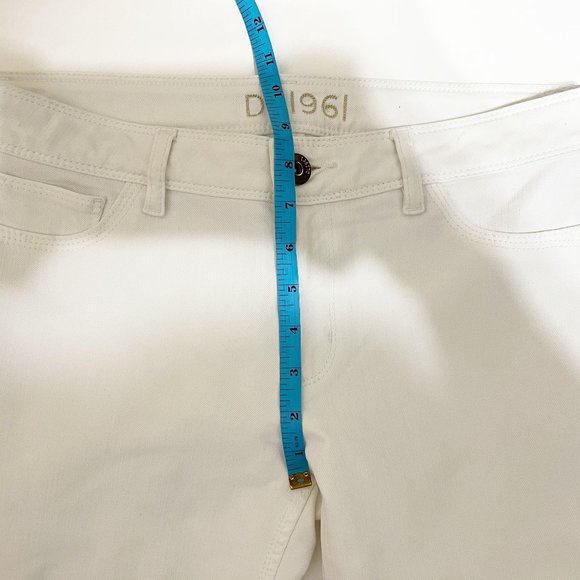 DL1961 size 30 White Mid Rise Straight Jeans - Picture 7 of 7